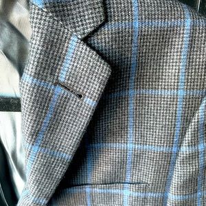 GORGEOUS! Barney’s houndstooth window pane blue & Grey Men’s suit
